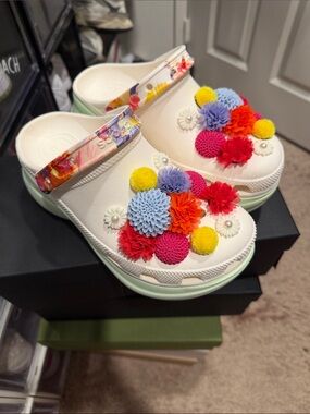 CROCS White Clogs with Multicolor Floral Charms